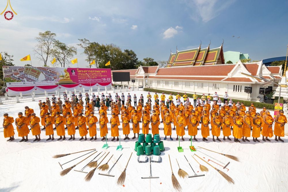 ภาพ No.72719:พระธรรมยาตรา ปฏิบัติศาสนกิจทำนุบำรุงศาสนสถาน, สวดธรรมจักร ,ปฏิบัติธรรม ร่วมกับชุมชน,นักเรียนเด็กดีวีสตาร์ ในโครงการธรรมยาตรากตัญญูบูชา มหาปูชนียาจารย์ พระมงคลเทพมุนี(สด จนฺทสโร) พระผู้ปราบมาร อนุสรณ์สถาน 7 แห่ง ปีที่ 11 ณ วัดโบสถ์(บน) อ.บางกรวย จ.นนทบุรี