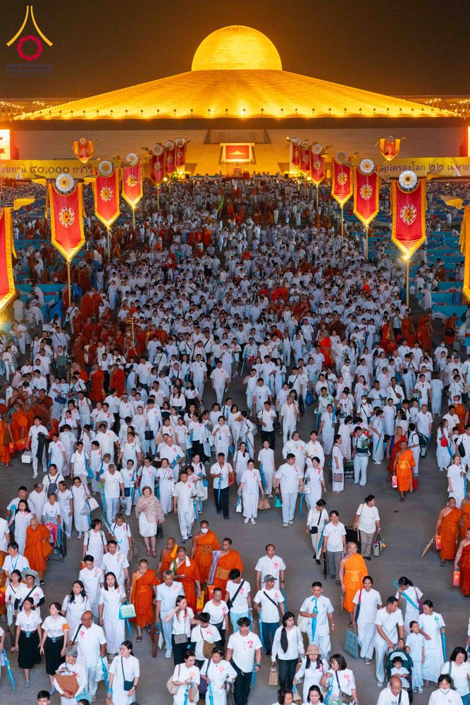 ภาพ No.324482:วันที่ 22 เมษายน พ.ศ.2569 (วันคุ้มครองโลก) บรรยากาศพระสังฆาธิการและสาธุชน การเดินทางกลับ งานถวายมหาสังฆทาน 40,000 กว่าวัดทั่วประเทศ วัดพระธรรมกาย