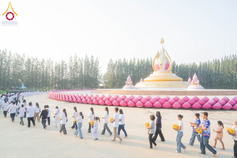 ภาพ No.318638:วันที่ 29 มีนาคม พ.ศ. 2569 พิธีเวียนประทักษิณ มอบผ้าไตร บรรพชาสามเณร  ณ ศูนย์อบรมเยาวชนกาญบุรี