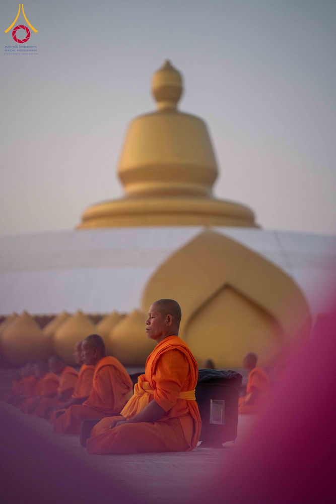 ภาพ No.299744:วันที่ 19 มกราคม พ.ศ.2569 พระธรรมยาตราปฏิบัติธรรมและถ่ายภาพหมู่ประวัติศาสตร์ ณ อนุสรณ์สถานลำดับที่ 5 สถานที่เผยแผ่วิชชาธรรมกายครั้งแรก  อนุสรณ์สถานบางปลาวัดบางปลา อ.บางเลน จ.นครปฐม ในโครงการธรรมยาตรา กตัญญูบูชา มหาปูชนียาจารย์ พระมงคลเทพมุนี(สด จนฺทสโร) 