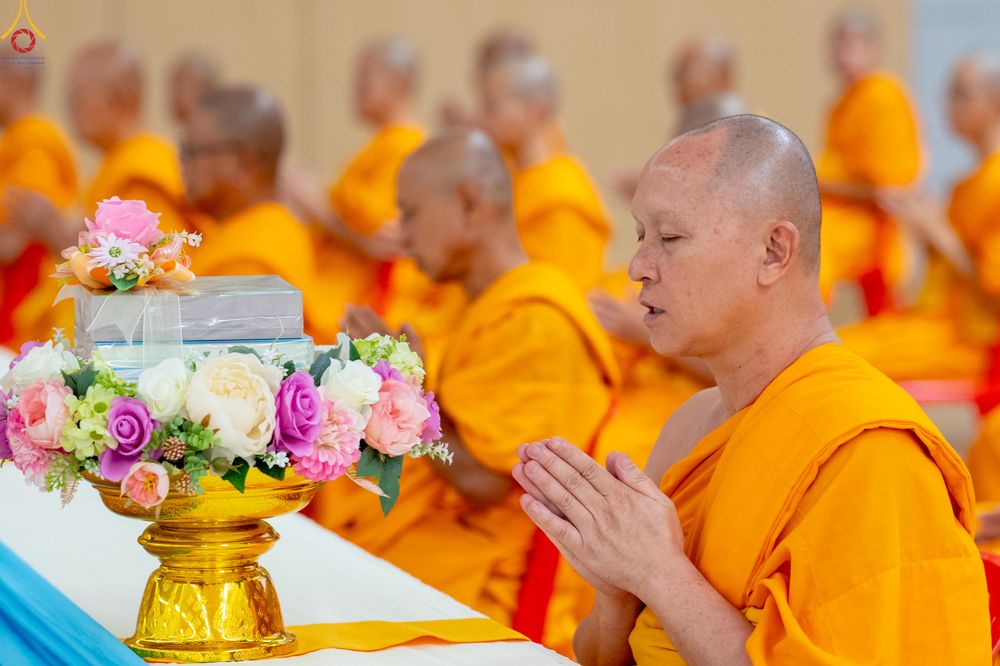 ภาพ No.329011:วันอาทิตย์ที่ 17 พฤษภาคม พ.ศ.2569 พิธีร่วมบุญการศึกษาพระภิกษุสามเณร (หนังสือบาลี นักธรรม ทางก้าวหน้า World-Pec) ณ ห้องแก้วสารพัดนึก 2 วัดพระธรรมกาย