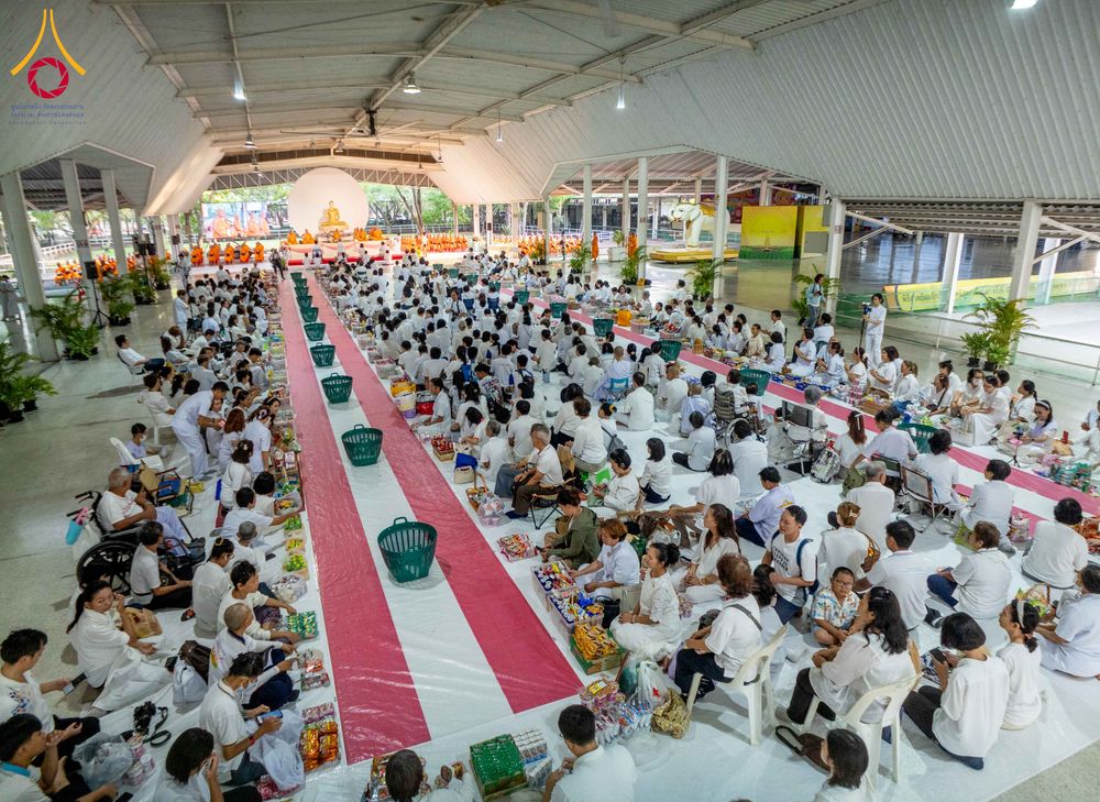 ภาพ No.322905:วันอาทิตย์ที่ 19 เมษายน พ.ศ. 2569 ตักบาตรฉลองพระใหม่ โครงการบรรพชาและอุปสมบทหมู่ รุ่นบูชาธรรม 82 ปี หลวงพ่อธัมมชโย ณ อาคารโถงช้าง สำนักงานใหญ่