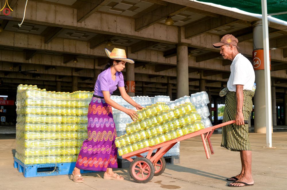 ภาพ No.323059:วันที่ 19 เมษายน พ.ศ.2569 การเรียงกล่องไทยธรรม , เตรียมงานจราจร เพื่องานถวายมหาสังฆทาน 40,000 กว่าวัดทั่วประเทศ วันคุ้มครองโลก 22 เมษายน พ.ศ.2569 วัดพระธรรมกาย
