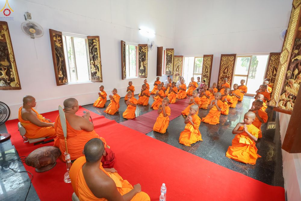 ภาพ No.317985:วันพฤหัสบดีที่ 2 เมษายน พ.ศ.2569 พิธีปลงผม , พิธีขอขมามอบบาตรและผ้าไตร , พิธีบรรพชาสามเณร จำนวน 28 รูป   ณ วัดโซกเป็ดอภิญญาโณ ต.เมืองเก่า อ.เมือง จ.สุโขทัย