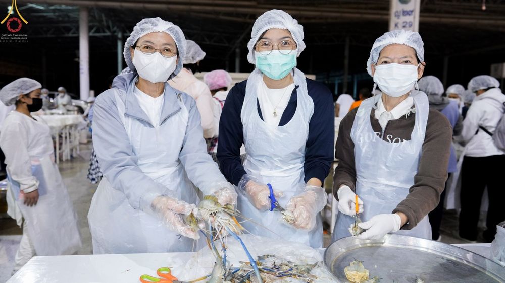 ภาพ No.75098:พิธีถวายภัตตาหารเป็นสังฆทาน แด่คณะพระธรรมยาตราฯ ในโครงการธรรมยาตรากตัญญูบูชา มหาปูชนียาจารย์ พระมงคลเทพมุนี(สด จนฺทสโร) พระผู้ปราบมาร อนุสรณ์สถาน 7 แห่ง ปีที่ 11 วันที่ 31 มกราคม พ.ศ. 2566