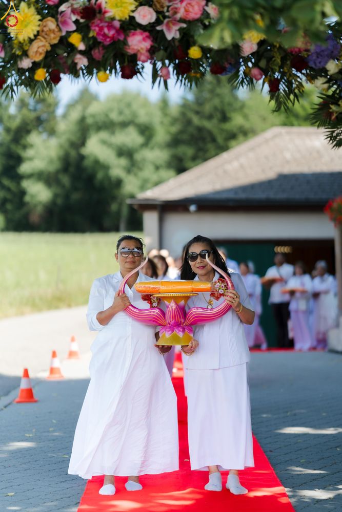 ภาพ No.286143:วันที่ 13 กรกฎาคม พ.ศ. 2568  พิธีทอดผ้าป่าฉลอง 13 ปี  วัดพระธรรมกายสวิตเซอร์แลนด์