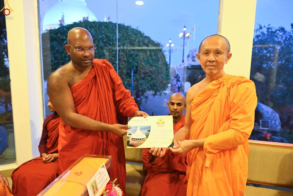 ภาพ No.284289:วันที่ 28 ตุลาคม พ.ศ.2568 กฐินสมทบต่างประเทศ โดยคณะศิษยานุศิษย์ บูชาธรรม 81 ปี หลวงพ่อธัมมชโย ณ วัดมหาเมฆนาวา ศรีลังกา