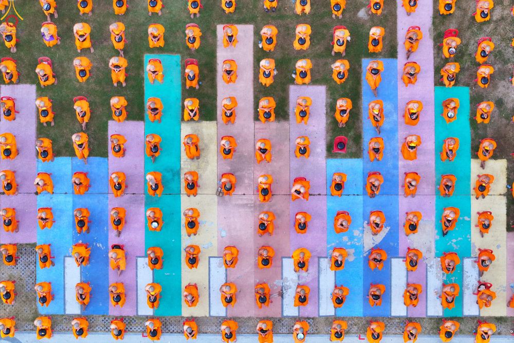 ภาพ No.284156:วันเสาร์ที่ 20 ธันวาคม พ.ศ.2568  พิธีตักบาตรพระ 10,000 รูป เนื่องในโอกาส 194 ปี จังหวัดกาญจนบุรี และอุทิศส่วนกุศลให้แด่บรรพชนทั้งหลาย บริเวณถนนสองแคว (Skywalk) เมืองกาญจนบุรี