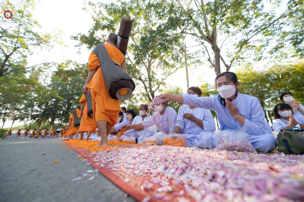 ภาพ No.70839:พิธีต้อนรับพระธรรมยาตรา ในโครงการธรรมยาตรากตัญญูบูชา มหาปูชนียาจารย์ พระมงคลเทพมุนี(สด จนฺทสโร) พระผู้ปราบมาร อนุสรณ์สถาน 7 แห่ง ปีที่ 11 วันที่ 14 มกราคม พ.ศ. 2566 ณ อนุสรณ์สถานลำดับที่ 3 สถานที่เกิดในเพศสมณะ วัดสองพี่น้อง อ.สองพี่น้อง จ.สุพรรณบุรี