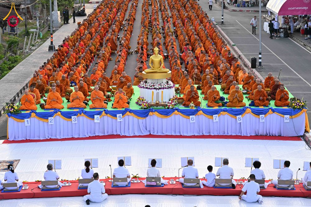 ภาพ No.281554:วันอาทิตย์ที่ 28 ธันวาคม พ.ศ.2568 ตักบาตรพระ 1000 รูป ปีที่ 1 ทำบุญเมืองสตูลส่งท้ายปี ณ หน้าโรงเรียนสตูลวิทยา จ.สตูล