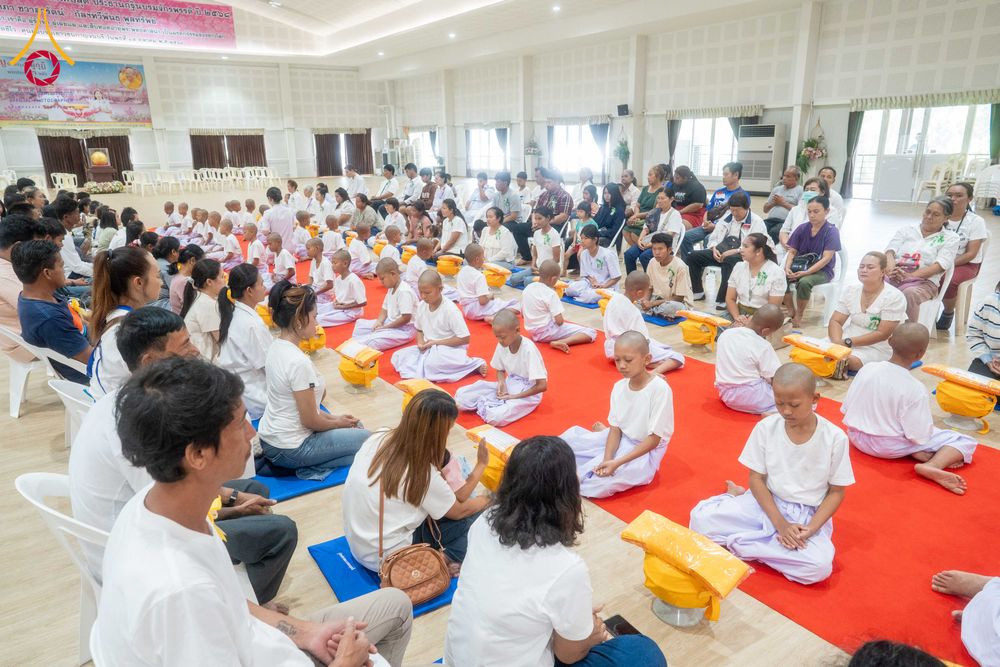 ภาพ No.318670:วันที่ 29 มีนาคม พ.ศ. 2569 พิธีเวียนประทักษิณ มอบผ้าไตร บรรพชาสามเณร  ณ ศูนย์อบรมเยาวชนกาญบุรี