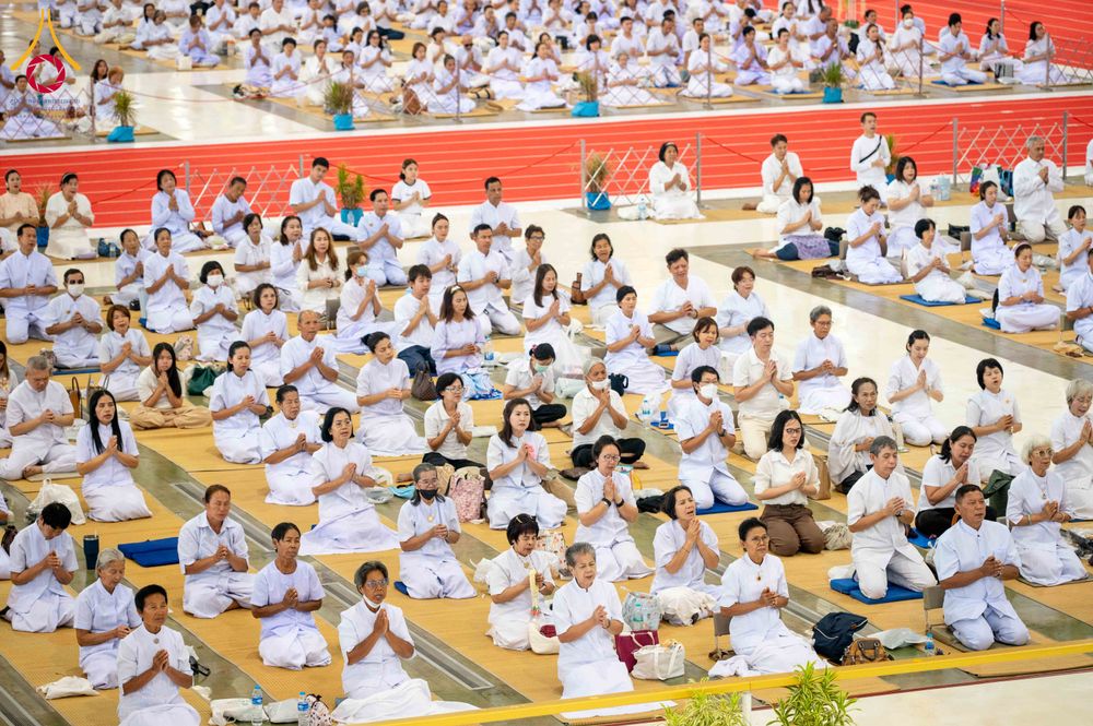 ภาพ No.318321:วันอาทิตย์ต้นเดือนที่ 5 เมษายน พ.ศ.2569 พิธีบูชาข้าวพระ ณ สภาธรรมกายสากล วัดพระธรรมกาย