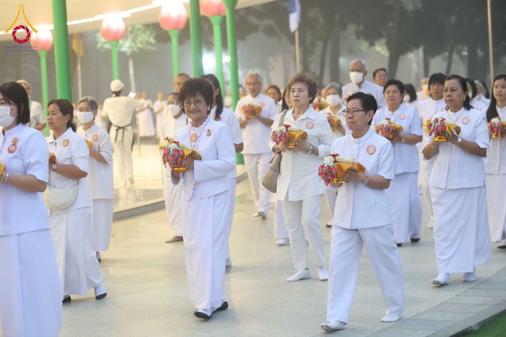 ภาพ No.298038:วันเสาร์ที่ 17 มกราคม พ.ศ. 2569 พิธีบรรพชาอุปสมบท โครงการอุปสมบทหมู่ บูชาธรรมครบ 117 ปี คุณยายอาจารย์มหารัตนอุบาสิกาจันทร์ ขนนกยูง  ณ อุโบสถพระไตรปิฎก วัดพระธรรมกาย