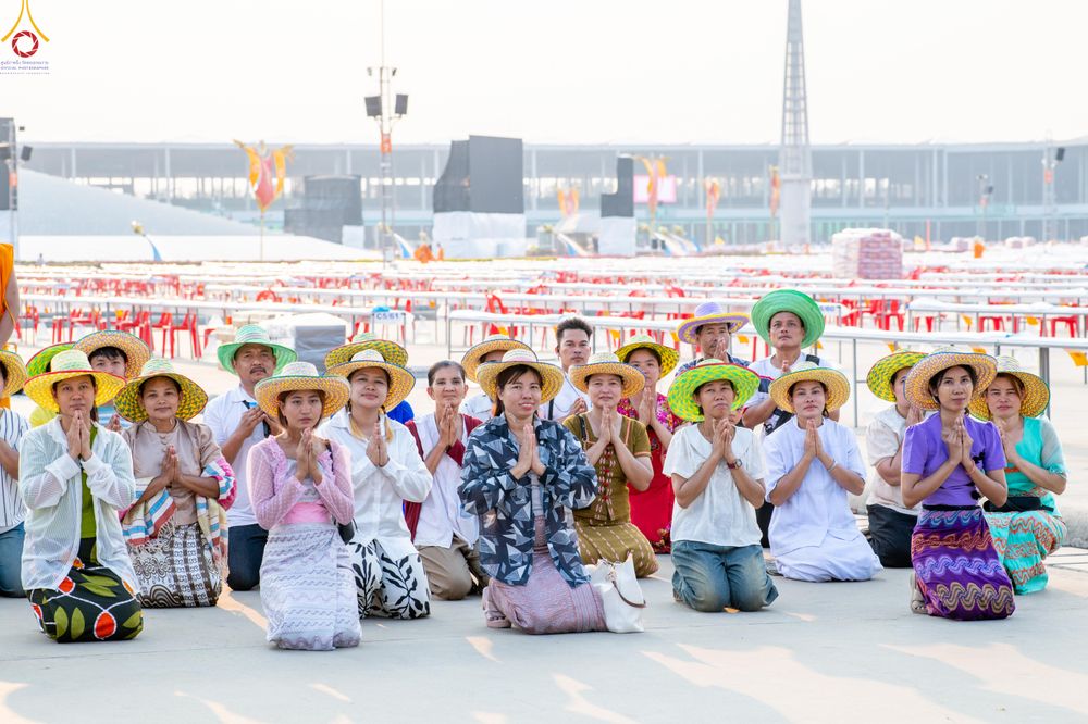 ภาพ No.323095:วันที่ 19 เมษายน พ.ศ.2569 การเรียงกล่องไทยธรรม , เตรียมงานจราจร เพื่องานถวายมหาสังฆทาน 40,000 กว่าวัดทั่วประเทศ วันคุ้มครองโลก 22 เมษายน พ.ศ.2569 วัดพระธรรมกาย