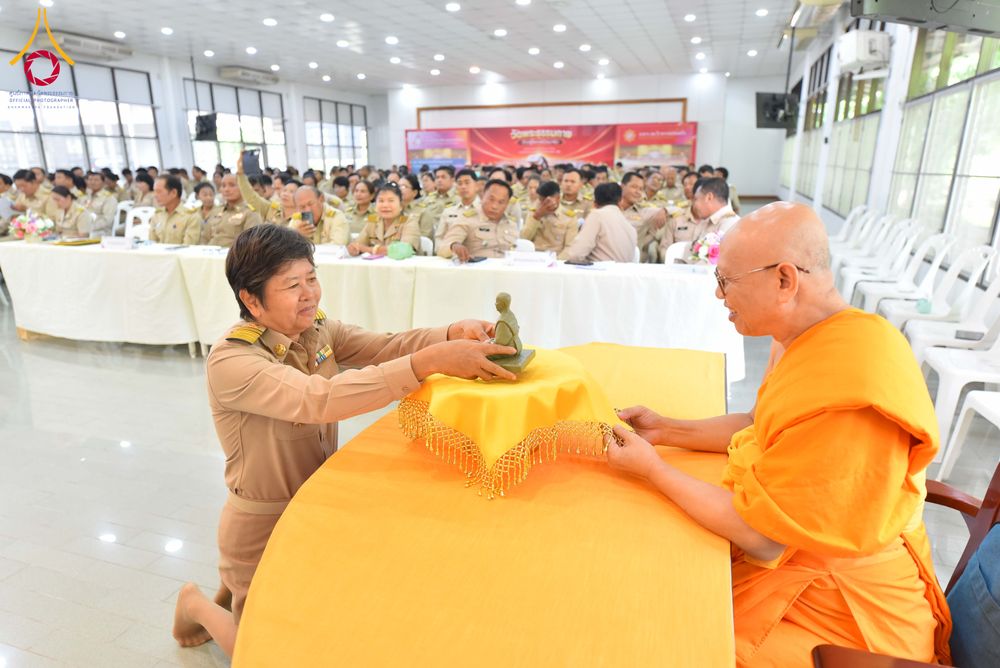 ภาพ No.344141:วันจันทร์ที่ 10 สิงหาคม พ.ศ. 2569  วัดพระธรรมกาย มูลนิธิธรรมกาย และคณะศิษย์ฯ ร่วมส่งแรงใจ “นักปกครองท้องที่ของประชาชน” เนื่องในวันกำนัน ผู้ใหญ่บ้าน 2569 พร้อมร่วมยินดีรางวัลแห่งความภาคภูมิใจของชาวอำเภอคลองหลวง