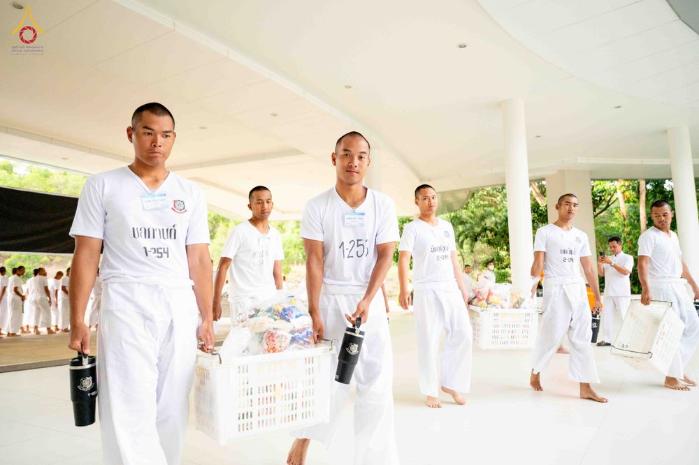 ภาพ No.341042:วันที่ 26 กรกฎาคม พ.ศ. 2569 โครงการพัฒนาคุณธรรม จริยธรรม สำหรับนักเรียนนายสิบตำรวจ (นสต.) รุ่นที่ 17 ศูนย์ฝึกอบรมตำรวจภูธรภาค 1 ได้จัดกิจกรรม ตักบาตรเพื่อน้อมอุทิศถวายเพื่อเป็นพระราชกุศลฯ  และปฏิบัติธรรม ติวธรรมมะ ณ ศูนย์ปฏิบัติธรรมเวิล์ดพีช วัลเล่ย์ (Wo