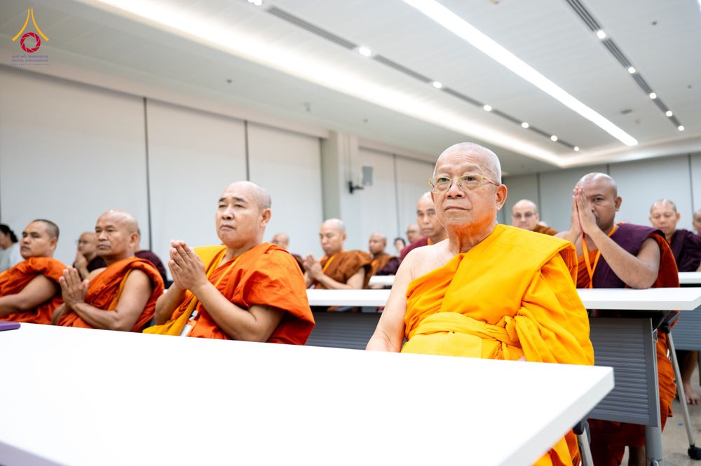 ภาพ No.325570:วันที่ 24 เมษายน พ.ศ.2569 หลวงพ่อทัตตชีโว รองเจ้าอาวาสวัดพระธรรมกาย ถวายการต้อนรับและปฏิสันถารคณะสงฆ์เมียนมาร์