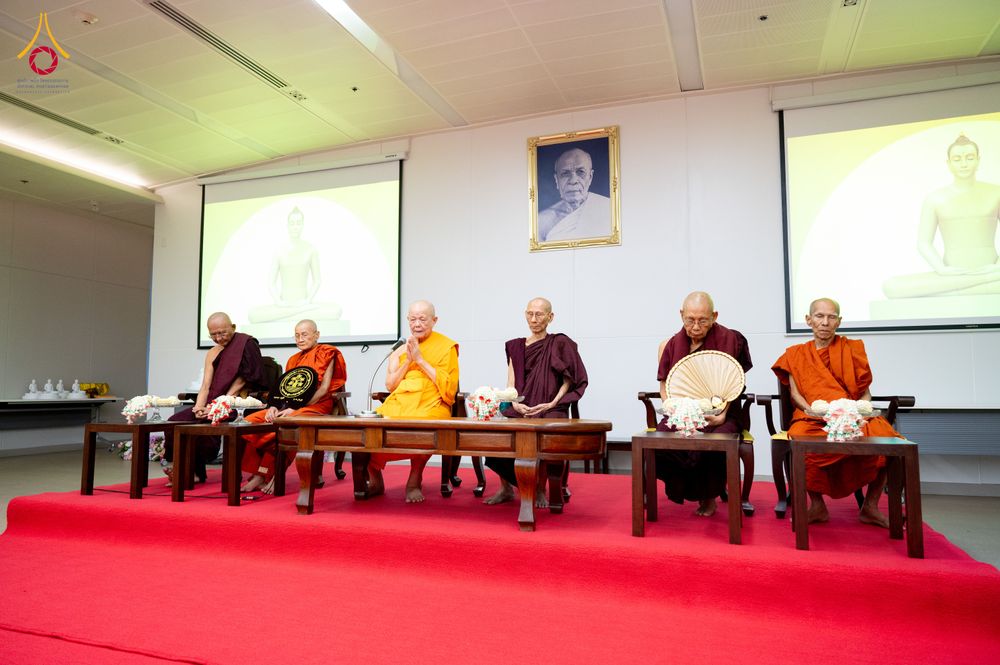 ภาพ No.325566:วันที่ 24 เมษายน พ.ศ.2569 หลวงพ่อทัตตชีโว รองเจ้าอาวาสวัดพระธรรมกาย ถวายการต้อนรับและปฏิสันถารคณะสงฆ์เมียนมาร์