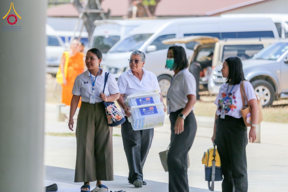 ภาพ No.313792:วันเสาร์ที่ 14 มีนาคม พ.ศ. 2569 พิธีตักบาตรแด่คณะสงฆ์ 323 วัด 4 จังหวัดชายแดนภาคใต้ พิธีถวายสังฆทานแด่คณะสงฆ์ 323 วัด ปีที่ 22 ครั้งที่ 183 พิธีมอบกองทุนหนุนแรงใจช่วยครูใต้ ปีที่ 19 ครั้งที่ 146 และพิธีทำบุญอุทิศส่วนกุศลให้ผู้วายชนม์ ณ ศูนย์ปฏิบัติธรรมภา