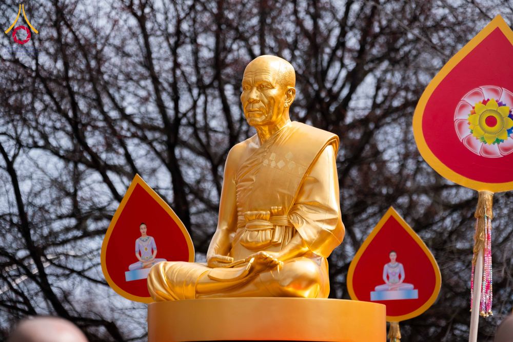 ภาพ No.319073:วันที่ 29 มีนาคม พ.ศ.2569 พิธีอัญเชิญรูปหล่อพระมงคลเทพมุนี (สด จนฺทสโร) ประดิษฐาน ณ ห้องปฏิบัติธรรม “มงคลรัตนโชติ”  วัดพระธรรมกายชิคาโก ประเทศสหรัฐอเมริกา