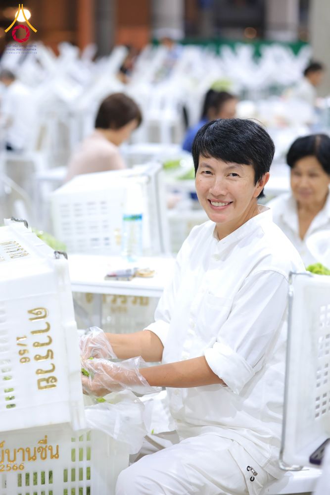 ภาพ No.303261:วันที่ 15-21 มกราคม พ.ศ.2569 ปลิดกลีบดอกเบญจทรัพย์ เพื่อโปรยต้อนรับพระธรรมยาตรา ในโครงการธรรมยาตรา กตัญญูบูชา มหาปูชนียาจารย์ พระมงคลเทพมุนี(สด จนฺทสโร) พระผู้ปราบมาร อนุสรณ์สถาน 7 แห่ง ปีที่ 14 ณ วิหารคด วัดพระธรรมกาย