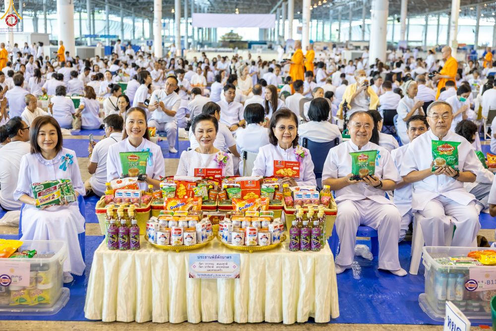 ภาพ No.311322:วันอาทิตย์ต้นเดือนที่ 1 มีนาคม พ.ศ.2569 พิธีตักบาตร และ พิธีบูชาข้าวพระ ณ สภาธรรมกายสากล วัดพระธรรมกาย