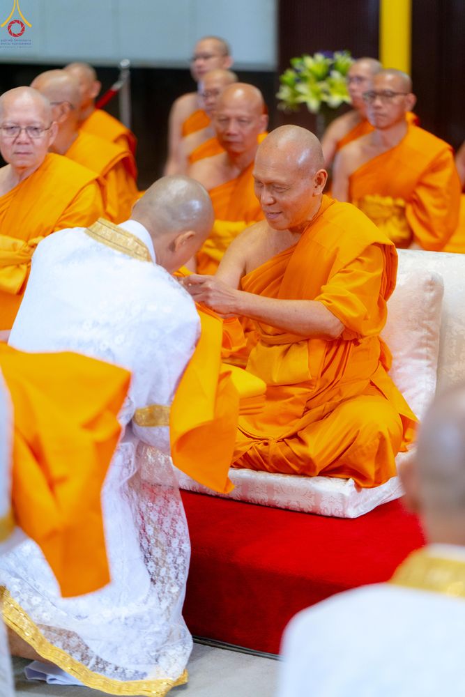 ภาพ No.330755:วันวิสาขบูชา อาทิตย์ที่ 31 พฤษภาคม พ.ศ.2569 พิธีบรรพชาสามเณรอุบาสก 11 ท่าน , พิธีถวายบาตรผ้าไตร และจตุปัจจัยไทยธรรม แด่สามเณร , พิธีอุปสมบทอุทิศชีวิต , พิธีกล่าวคำกัปปิยภัณฑ์  ณ อุโบสถพระไตรปิฎก วัดพระธรรมกาย จังหวัดปทุมธานี