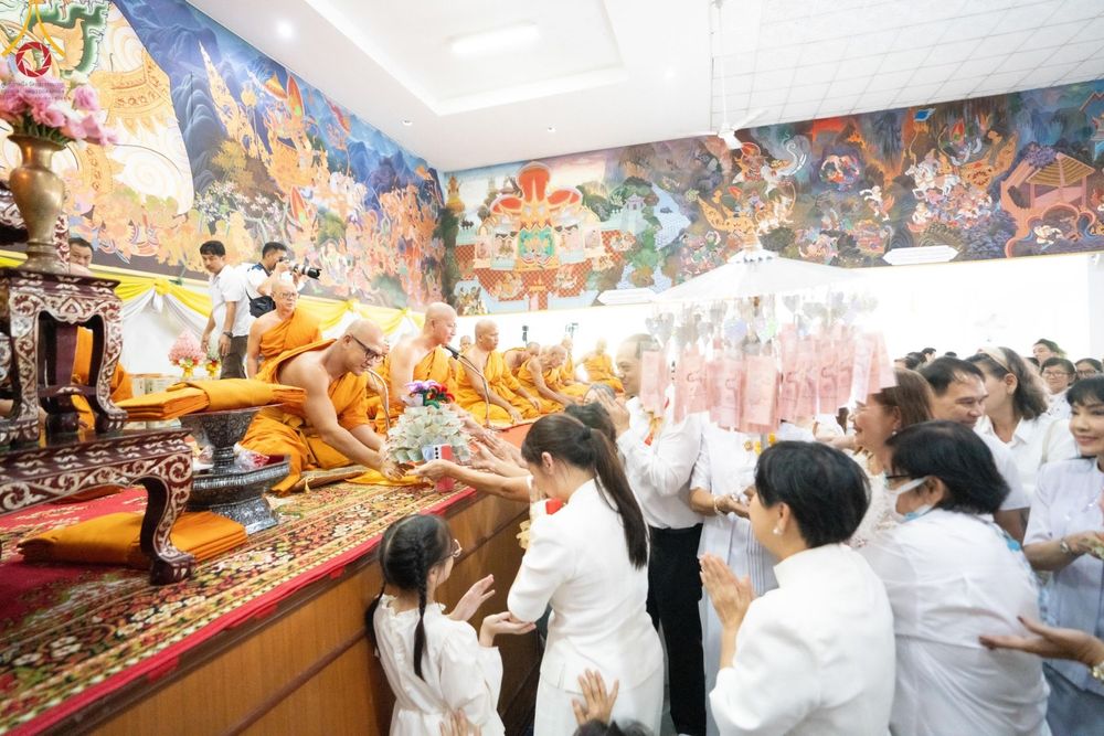 ภาพ No.162830:โครงการกฐินสามัคคีทั่วไทย 30,000 วัด บูชาธรรม 80 ปี หลวงพ่อธัมมชโย โดย คณะศิษยานุศิษย์วัดพระธรรมกาย ณ วัดโบสถ์บน จ.นนทบุรี วันที่ 19 ตุลาคม พ.ศ. 2567