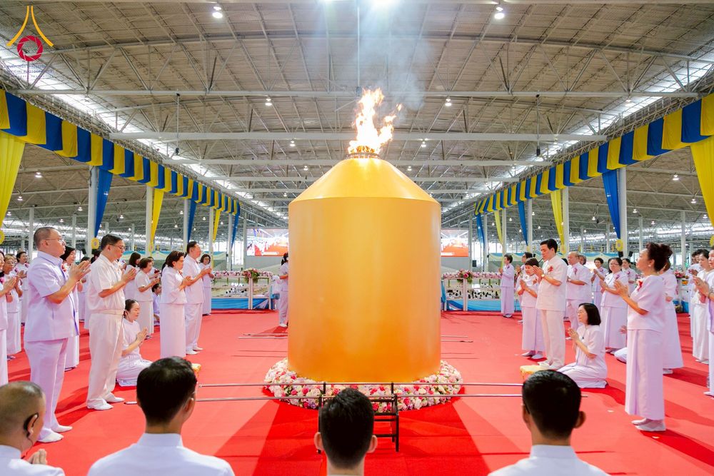 ภาพ No.261308:วันอาทิตย์ที่ 5 ตุลาคม พ.ศ. 2568 พิธีจุดเทียนใจ ไฟนิรันด์ อนันตชัย ณ สภาธรรมกายสากล วัดพระธรรมกาย