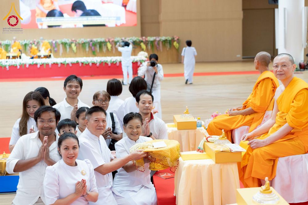 ภาพ No.272972:วันอาทิตย์ที่ 23 พฤศจิกายน พ.ศ.2568 พิธีมุทิตาสักการะ พระมหาเถระและพระเถระ ประจำปีพุทธศักราช 2568 ณ ห้องแก้วสารพัดนึก 2 สภาธรรมกายสากล  วัดพระธรรมกาย