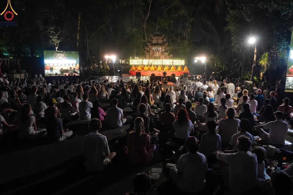 ภาพ No.156482:วัดพุทธบาหลีและวัดพระธรรมกาย จัดปฏิบัติธรรมนานาชาติ 1,151 คนจาก 78 ประเทศ ใน "วันสันติภาพสากล" ณ บาหลี อินโดนีเซีย วันเสาร์ที่ 21 กันยายน พ.ศ. 2567 เวลา 16.00-21.00 น. ณ พิพิธภัณฑ์ ARMA เมืองอูบุด จังหวัดบาหลี ประเทศอินโดนีเซีย