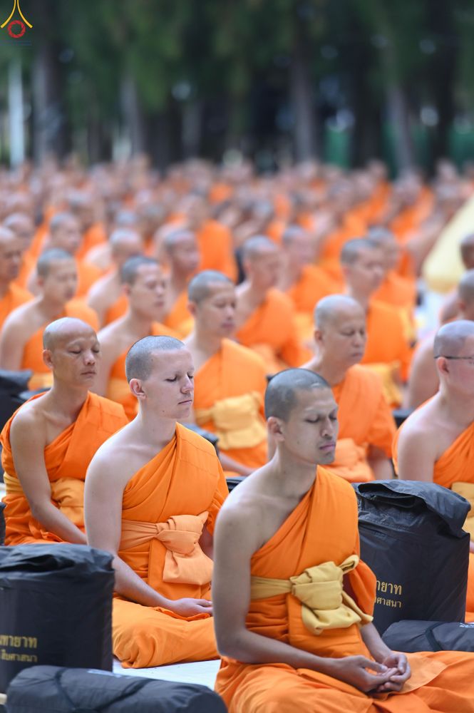 ภาพ No.288400:วันที่ 4 มกราคม พ.ศ. 2569 พระธรรมยาตราปฏิบัติธรรม และถ่ายภาพหมู่ประวัติศาสตร์ ในโครงการธรรมยาตรา กตัญญูบูชา มหาปูชนียาจารย์ พระมงคลเทพมุนี(สด จนฺทสโร) พระผู้ปราบมาร อนุสรณ์สถาน 7 แห่ง ปีที่ 14 ณ อนุสรณ์สถานมหาวิหารพระมงคลเทพมุนี (โลตัสแลนด์) อ.สองพี่น้อง