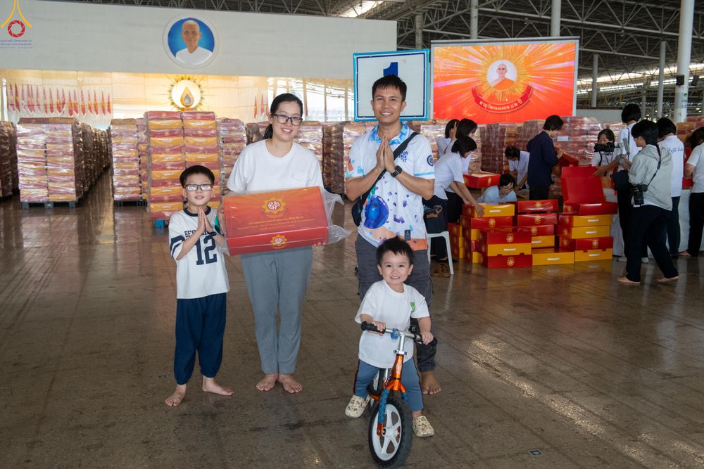 ภาพ No.322162:วันที่ 14 เมษายน พ.ศ.2569 การเตรียมกล่องไทยธรรม วันสุดท้าย เพื่องานถวายมหาสังฆทาน 40,000 กว่าวัดทั่วประเทศ วันคุ้มครองโลก 22 เมษายน พ.ศ.2569 วัดพระธรรมกาย