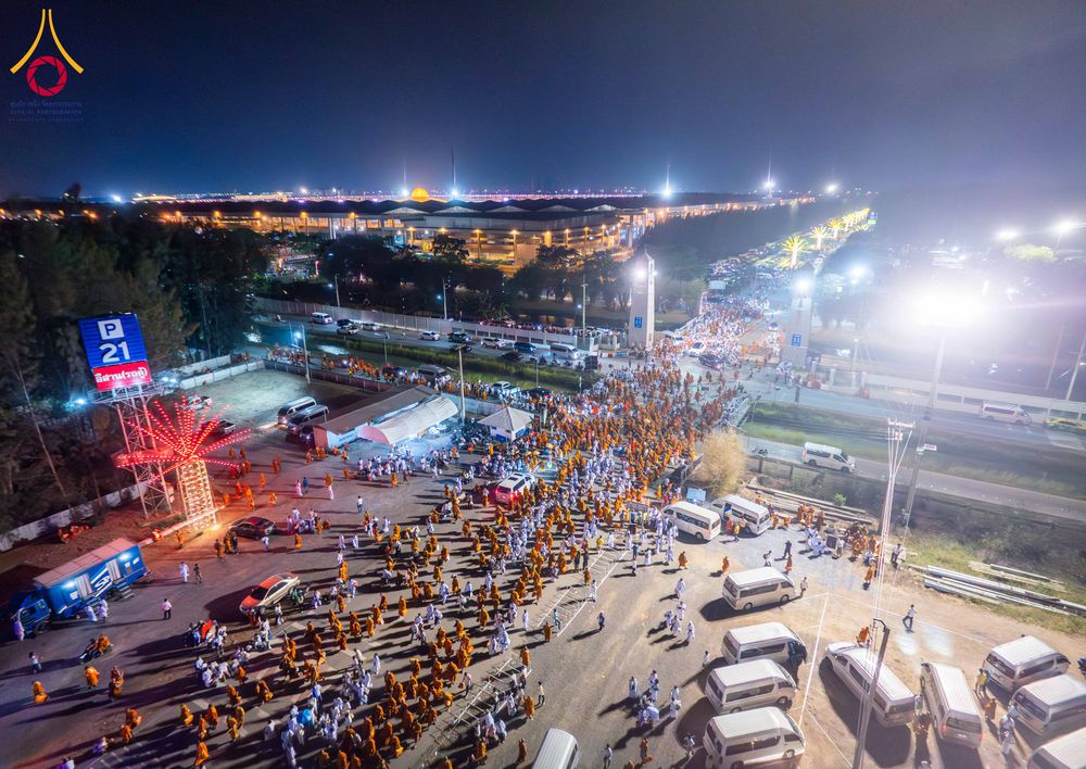 ภาพ No.324555:วันที่ 22 เมษายน พ.ศ.2569 (วันคุ้มครองโลก) บรรยากาศพระสังฆาธิการและสาธุชน การเดินทางกลับ งานถวายมหาสังฆทาน 40,000 กว่าวัดทั่วประเทศ วัดพระธรรมกาย