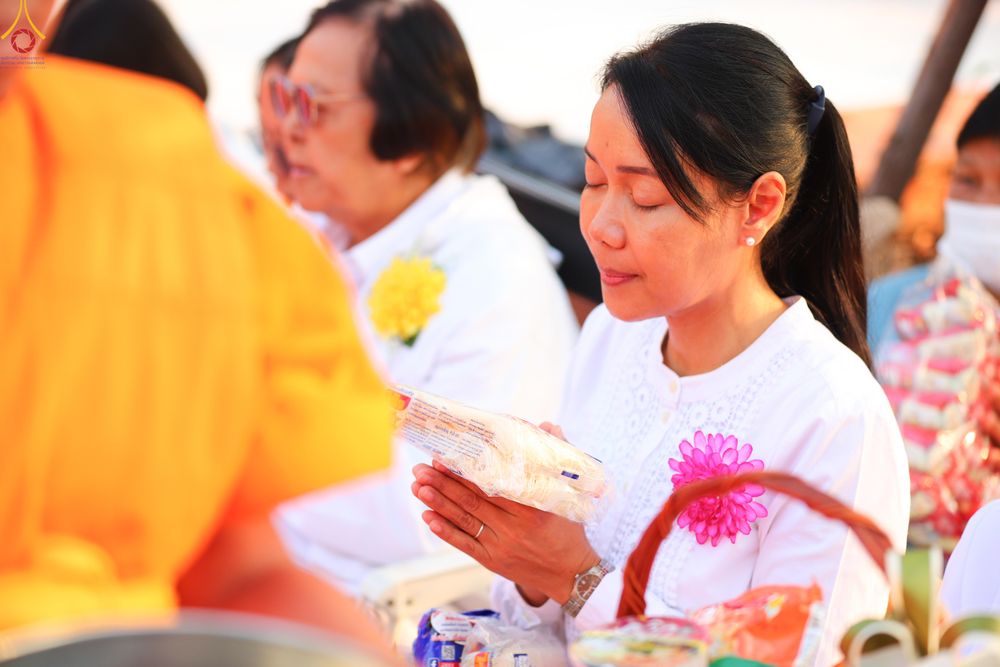 ภาพ No.294473:วันที่ 14 มกราคม พ.ศ. 2569 พิธีตักบาตรพระธรรมยาตรา ณ วัดสองพี่น้อง ต.ต้นตาล อ.สองพี่น้อง จ.สุพรรณบุรี ในโครงการธรรมยาตรา กตัญญูบูชา มหาปูชนียาจารย์ พระมงคลเทพมุนี(สด จนฺทสโร) พระผู้ปราบมาร อนุสรณ์สถาน 7 แห่ง ปีที่ 14