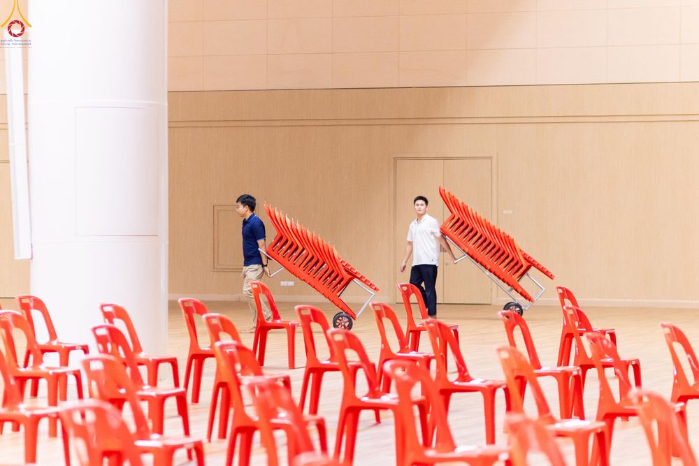 ภาพ No.322764:วันที่ 15-18 เมษายน พ.ศ.2569 การเเตรียมโต๊ะฉัน , เตรียมจุดพักค้าง , เรียงเก้าอี้ , เรียงกล่องไทยธรรม  เพื่องานถวายมหาสังฆทาน 40,000 กว่าวัดทั่วประเทศ วันคุ้มครองโลก 22 เมษายน พ.ศ.2569 วัดพระธรรมกาย