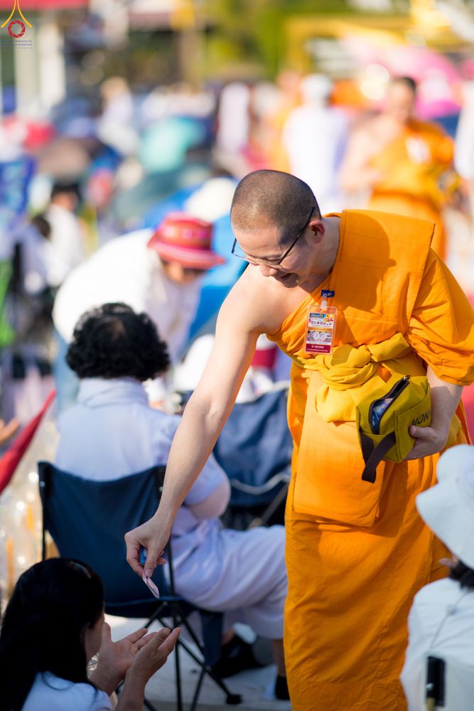 ภาพ No.300617:ภาพเบื้องหลังอาสาสมัครรวมใจ ชุดที่ 3 ในโครงการธรรมยาตรา กตัญญูบูชา มหาปูชนียาจารย์ พระมงคลเทพมุนี(สด จนฺทสโร) พระผู้ปราบมาร อนุสรณ์สถาน 7 แห่ง ปีที่ 14