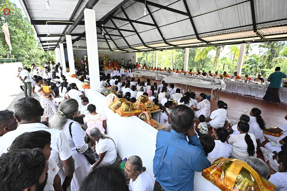 ภาพ No.278685:วันที่ 30 ตุลาคม พ.ศ.2568 กฐินสมทบต่างประเทศ โดยคณะศิษยานุศิษย์ บูชาธรรม 81 ปี หลวงพ่อธัมมชโย ณ วัดศรีสุดาสนะ รังกุต วิหาร ประเทศศรีลังกา