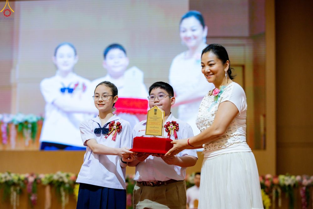 ภาพ No.311906:วันอังคารที่ 3 มีนาคม พ.ศ.2569 พิธีมอบโล่วัชรเกียรติยศ โครงการตอบปัญหาธรรมะทางก้าวหน้า ครั่งที่ 43, พิธีมอบโล่วัชรเกียรติยศ โครงการสอบตอบปัญหาศีลธรรม เพื่อสันติภาพโลก (World-Pec) ครั้งที่ 19 ณ สภาธรรมกายสากล วัดพระธรรมกาย