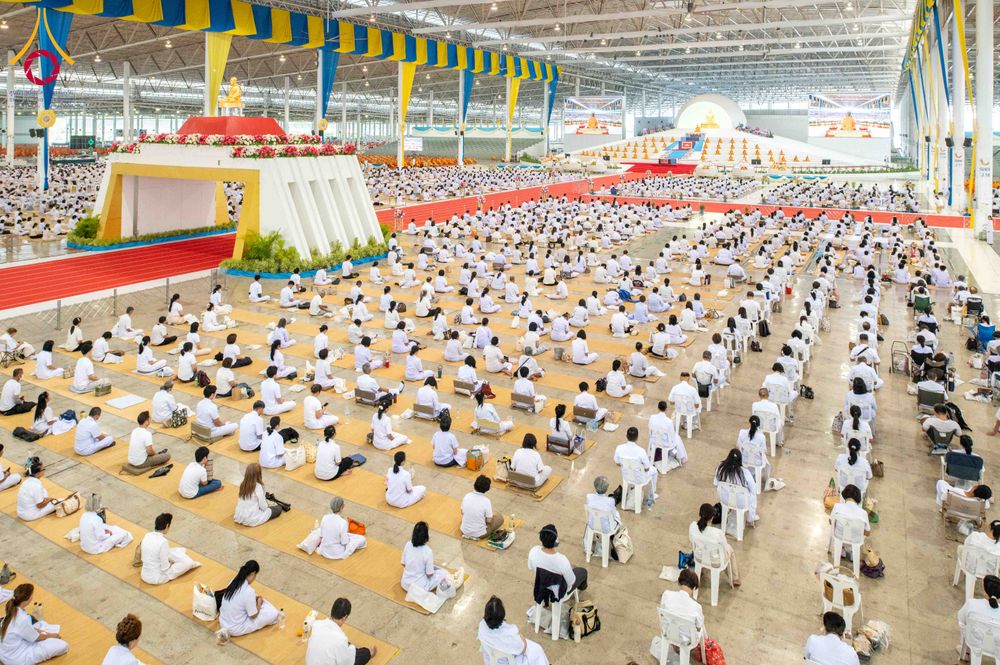 ภาพ No.318361:วันอาทิตย์ต้นเดือนที่ 5 เมษายน พ.ศ.2569 พิธีบูชาข้าวพระ ณ สภาธรรมกายสากล วัดพระธรรมกาย