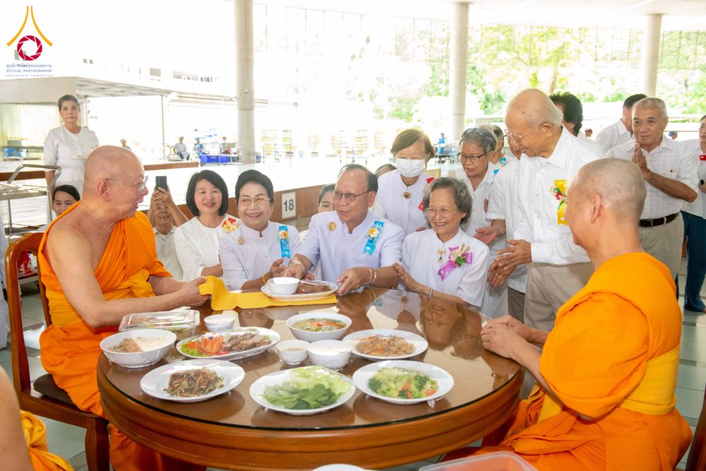 ภาพ No.326763:วันที่ 1 พฤษภาคม พ.ศ.2569 พิธีบุพเปตพลี ครั้งที่ 181 ร่วมอุทิศบุญแด่หมู่ญาติที่ล่วงลับไปแล้ว และสืบทอดอายุพระพุทธศาสนา ณ หอฉันคุณยายอาจารย์ฯ วัดพระธรรมกาย