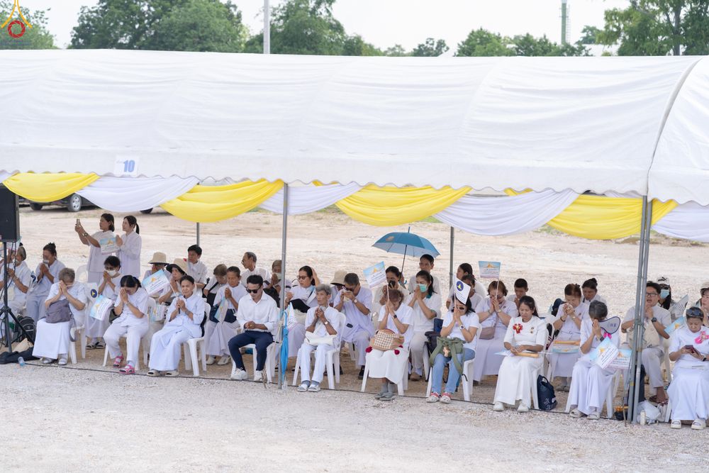 ภาพ No.331420:วันที่ 31 พฤษภาคม พ.ศ.2569 พิธีทอดผ้าป่าและตอกเสาเข็มมงคลต้นแรก องค์พระเจดีย์เพื่อสร้างสันติภาพโลก  ณ ธุดงคสถานพัฒนานิคม จังหวัดลพบุรี