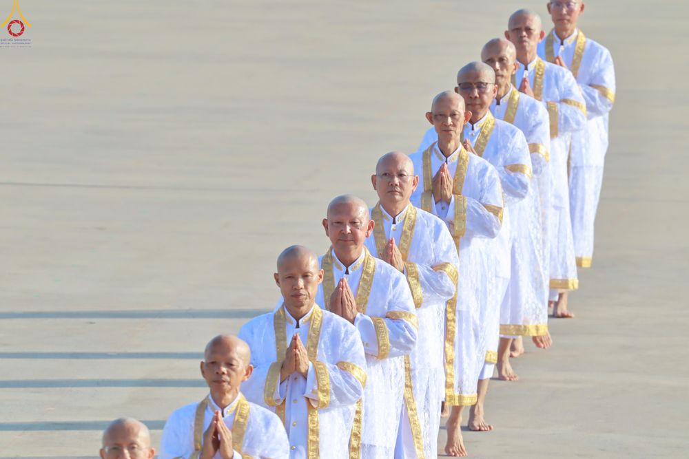 ภาพ No.330460:วันวิสาขบูชา อาทิตย์ที่ 31 พฤษภาคม พ.ศ.2569 พิธีเวียนประทักษิณ และพิธีวันทาเจดีย์ ณ พระมหาธรรมกายเจดีย์ วัดพระธรรมกาย จังหวัดปทุมธานี