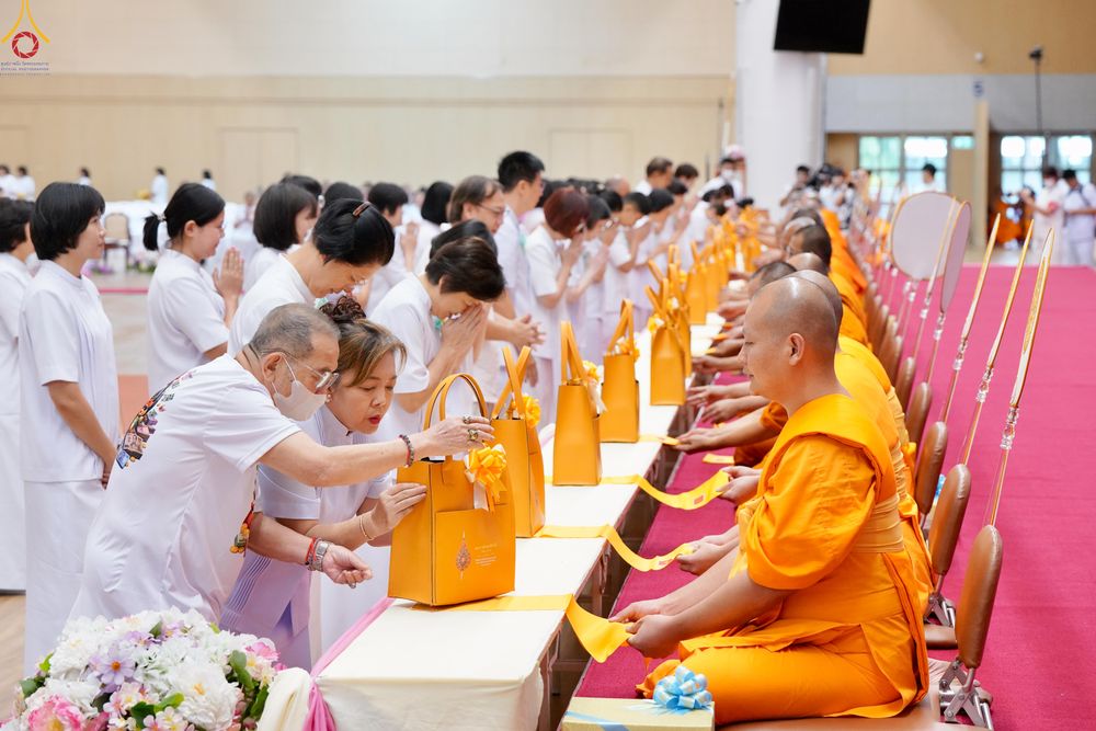 ภาพ No.343279:วันที่ 16 สิงหาคม พ.ศ.2569 พิธีมุทิตาสักการะพระราชาคณะ ณ ห้องแก้วสารพัดนึก 2 วัดพระธรรมกาย