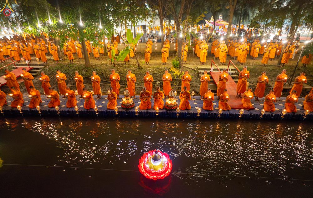 ภาพ No.292199:วันที่ 10 มกราคม พ.ศ. 2569 พิธีจุดประทีปถวายเป็นพุทธบูชา และบูชาธรรมมหาปูชนียาจารย์  ณ อนุสรณ์สถานคลองบางนางแท่น อ.สามพราน จ.นครปฐม ในโครงการธรรมยาตรา กตัญญูบูชา มหาปูชนียาจารย์ พระมงคลเทพมุนี(สด จนฺทสโร) พระผู้ปราบมาร อนุสรณ์สถาน 7 แห่ง ปีที่ 14