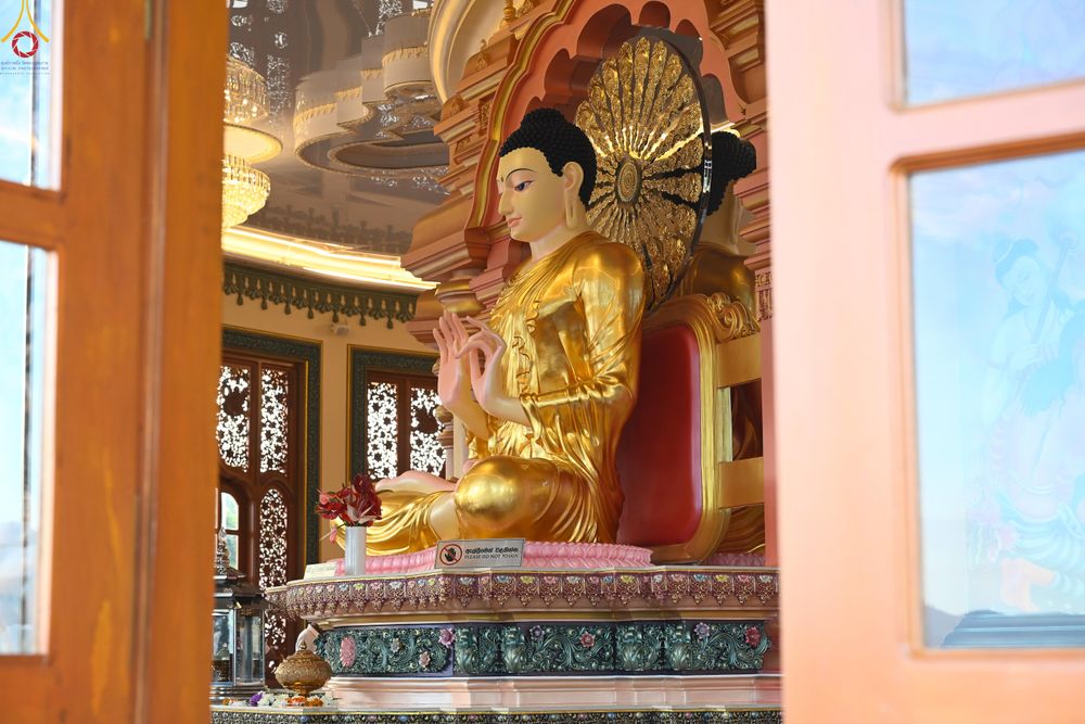 ภาพ No.284296:วันที่ 28 ตุลาคม พ.ศ.2568 กฐินสมทบต่างประเทศ โดยคณะศิษยานุศิษย์ บูชาธรรม 81 ปี หลวงพ่อธัมมชโย ณ วัดมหาเมฆนาวา ศรีลังกา