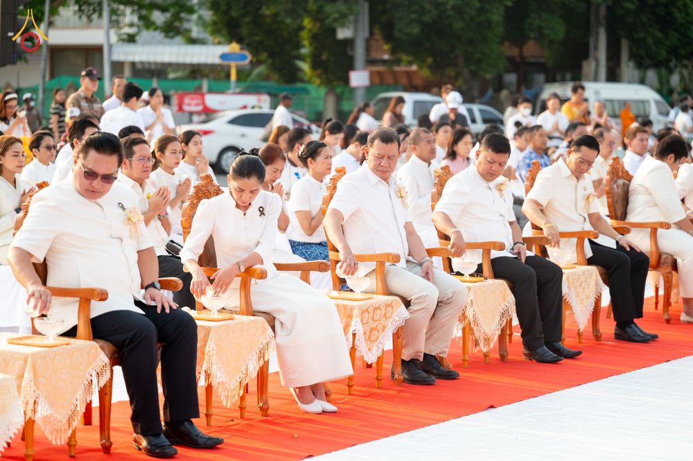 ภาพ No.318060:วันเสาร์ที่ 4 เมษายน พ.ศ. 2569 งานทำบุญเมืองใจกลางอยุธยา  ตักบาตรพระ 1,109 รูป ณ ถนนชีกุน หน้าวัดมหาธาตุ และวัดราชบูรณะ