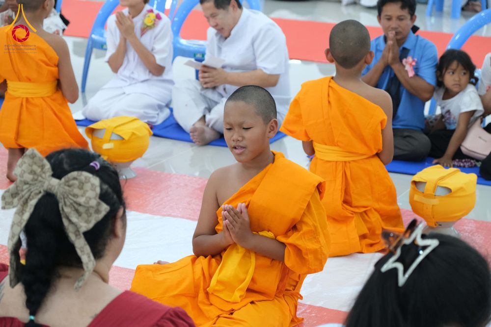 ภาพ No.319676:วันเสาร์ที่ 4 เมษายน พ.ศ.2569 พิธีขอขมา มอบผ้าไตร บรรพชาสามเณร ศูนย์อบรมเยาวชนนครปฐม