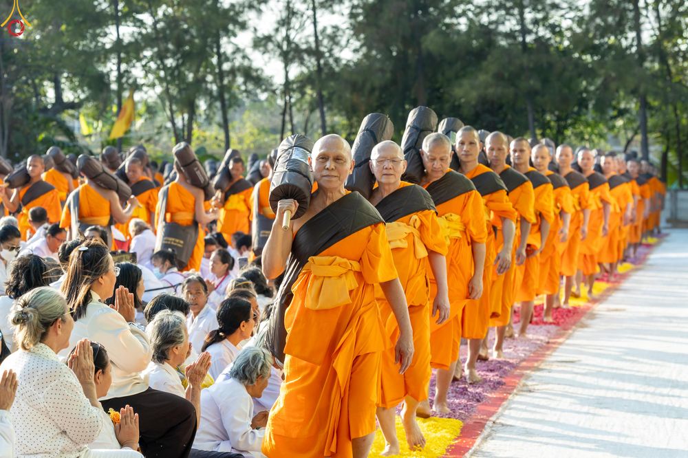 ภาพ No.290528:วันที่ 7 มกราคม พ.ศ. 2569 พิธีต้อนรับพระธรรมยาตรา ณ อนุสรณ์สถานลำดับที่ 2  สถานที่ตั้งมโนปณิธานบวชตลอดชีวิต อนุสรณ์สถานคลองบางนางแท่น (ภาพชุดที่ 2) อ.สามพราน จ.นครปฐม ในโครงการธรรมยาตรา กตัญญูบูชา มหาปูชนียาจารย์ พระมงคลเทพมุนี(สด จนฺทสโร) พระผู้ปราบมาร 