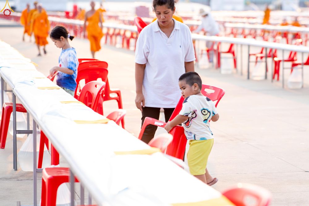 ภาพ No.323102:วันที่ 19 เมษายน พ.ศ.2569 การเรียงกล่องไทยธรรม , เตรียมงานจราจร เพื่องานถวายมหาสังฆทาน 40,000 กว่าวัดทั่วประเทศ วันคุ้มครองโลก 22 เมษายน พ.ศ.2569 วัดพระธรรมกาย